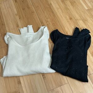 2 American Eagle long sleeve cropped tees